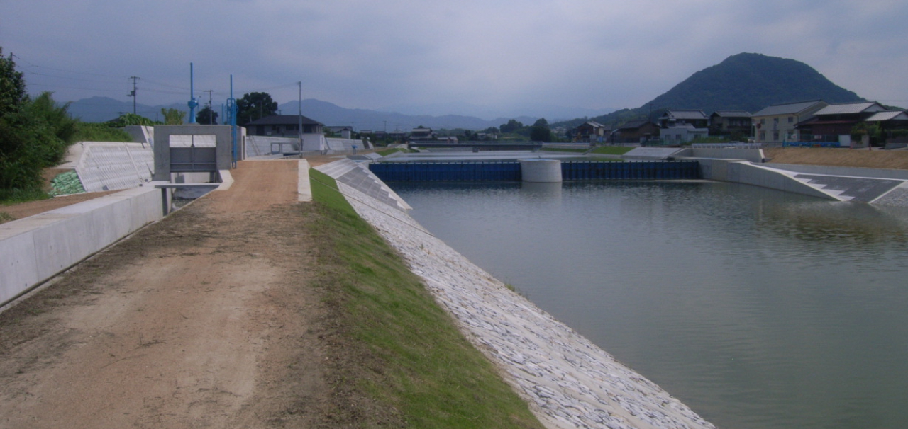 春日川河川激甚災害対策特別緊急工事(4号堰下部工)